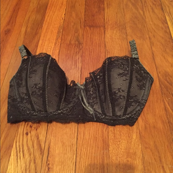 Lace brassiere
