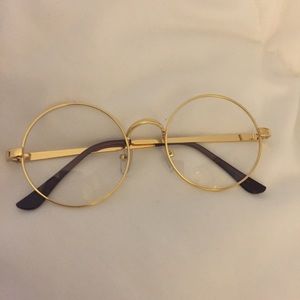 Gold round/circle frame glasses! Super cute. 💘