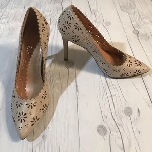 Lauren Conrad Women's Floral Pump (7.5) great cond
