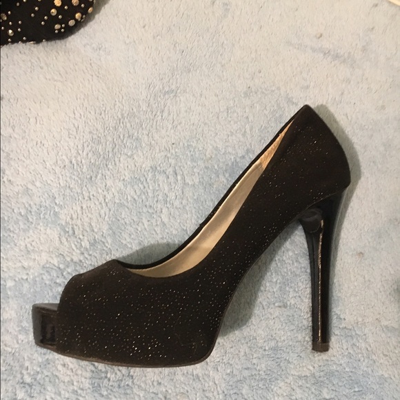 Guess black open toe pumps.