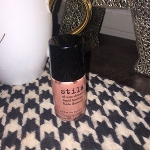 Stila liquid luminizer