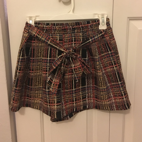 Plaid-like shorts