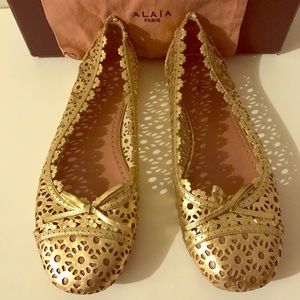 Alaia cut out gold flats