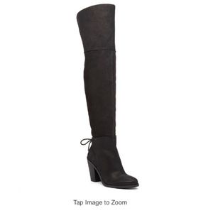 Jessica Simpson, Cassina over the knee boots