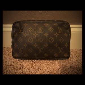 Authentic Louis Vuitton Trousse 23