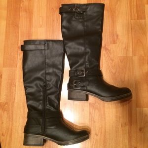 Size 8 Black Women's Bootz