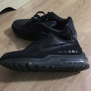 Black Nike Air Max