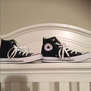 Converse, never worn! High tops. Black and white