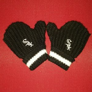 Chicago White Sox infant mittens