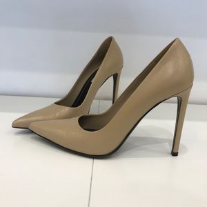 Balenciaga Leather Pump Heels (Beige)