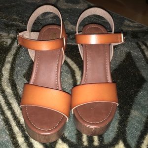 NWOT Cognac sandal heels. Size 7 1/2.