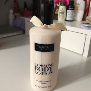 Victoria's Secret Hydrating Body Lotion