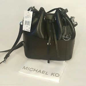 Michael Kors Greenwich Bucket Bag MD