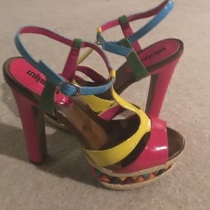 Hot heels for spring or summer.