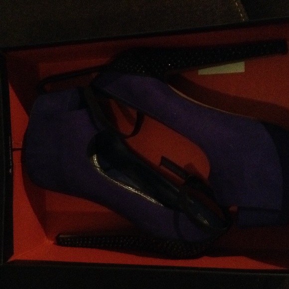 Wild Pair Heels - Picture 1 of 3