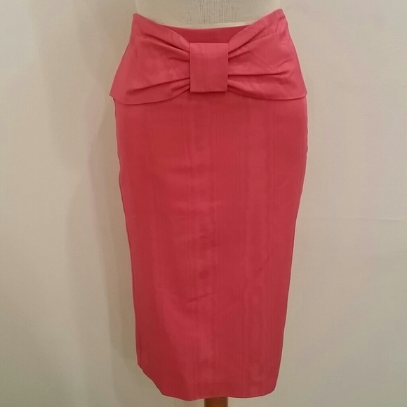 Pink straight skirt with bow detail