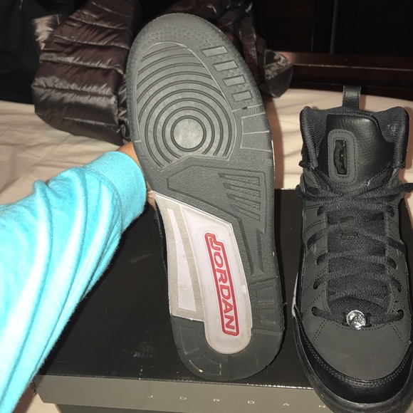 Black and red Jordan flight TR'97 (GS) - Picture 2 of 3