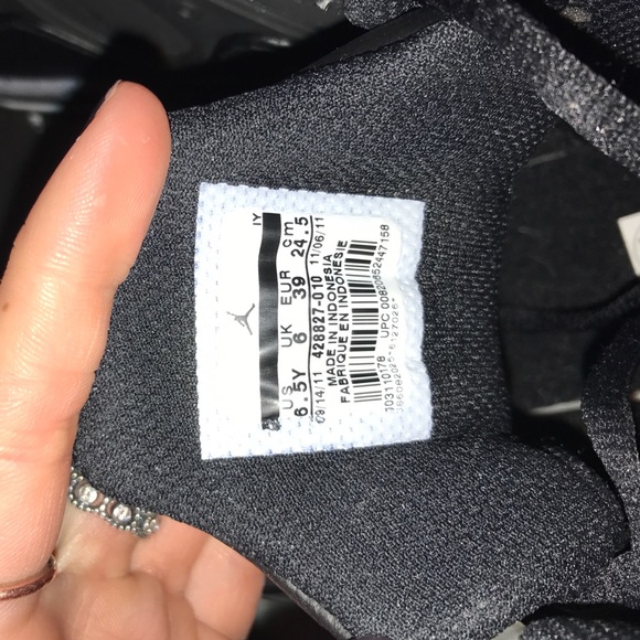 Black and red Jordan flight TR'97 (GS) - Picture 3 of 3