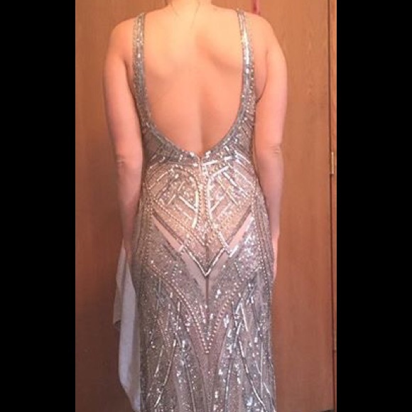 Formal gown 💗 - Picture 2 of 4