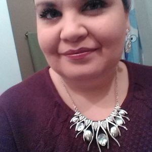 Meet your Posher, Larissa