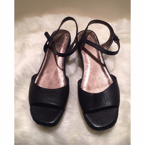 Pelle Moda Flatform Wedges - Picture 2 of 3