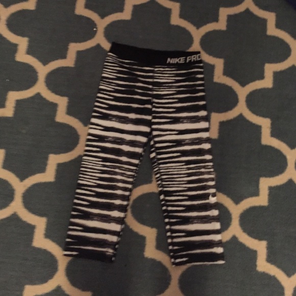 Nike Pro Capris