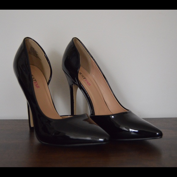 Black patent leather pumps