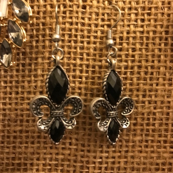 Black and silver flue de lis earrings - Picture 1 of 1