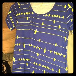 Lularoe classic tee.