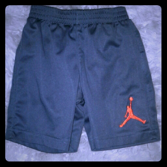 Size 4t boys Jordan shorts - Picture 1 of 1