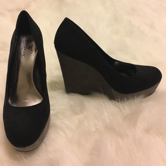 |NEW| Black/Grey Wedges