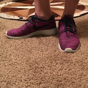 Roshes Flyknit 7.5