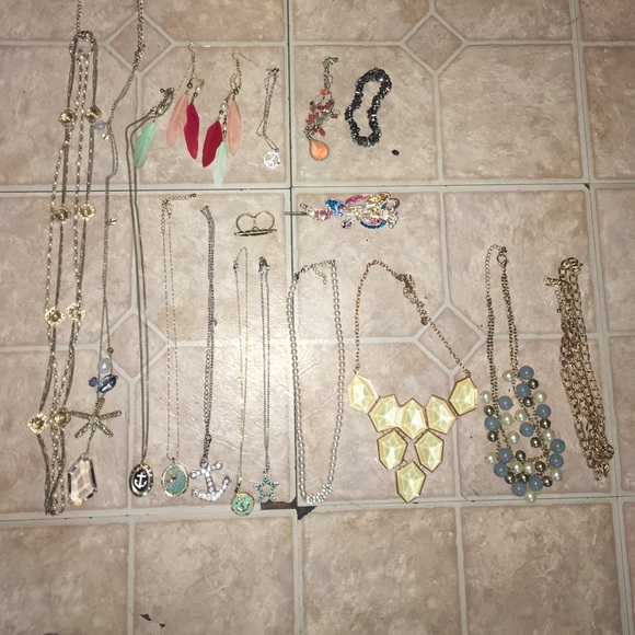 🔴🔵⚪️BUNDLE!!🔴🔵⚪️ - Picture 2 of 3