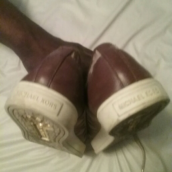 Sneakers - Picture 2 of 3