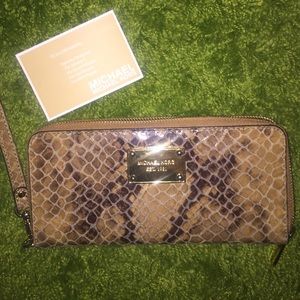 Michael kors wallet