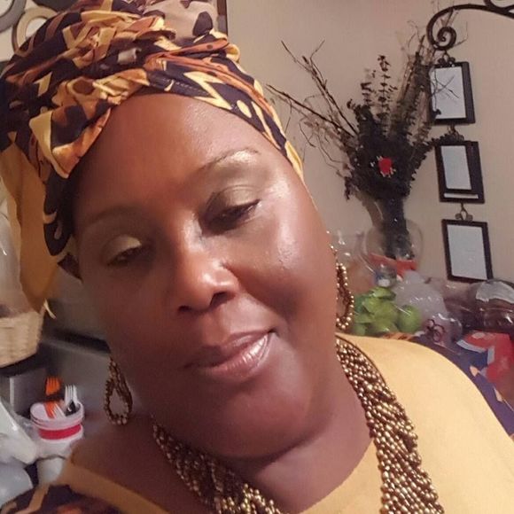 Meet your Posher, Pamela - Picture 1 of 1