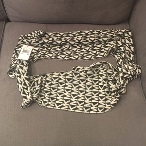Michael Kors Infinity scarf
