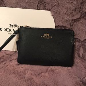 NWT Crossgrain corner zip wristlet- midnight black