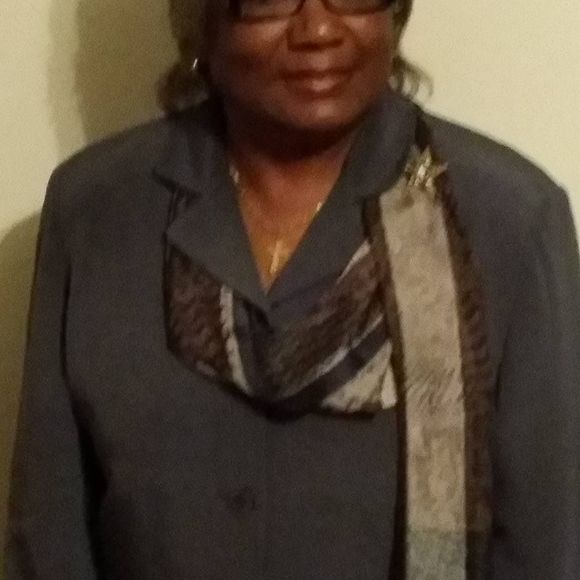 Meet your Posher, Lisa - Picture 1 of 1