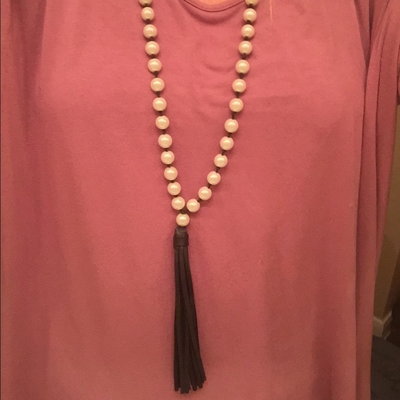 White pearl black fringe necklace
