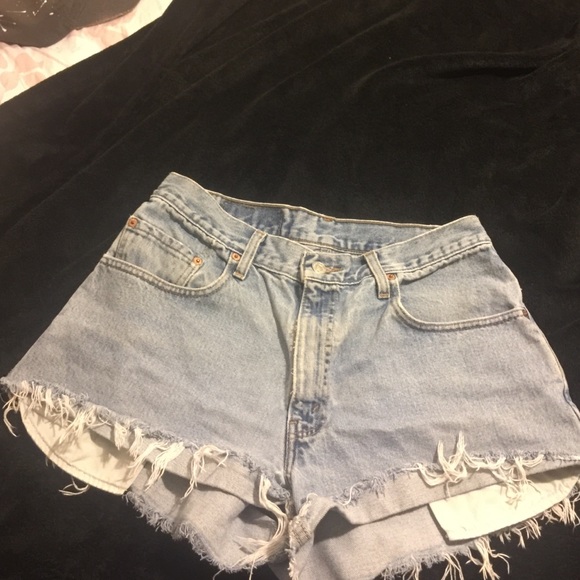Light High waisted Levi shorts , loose fit