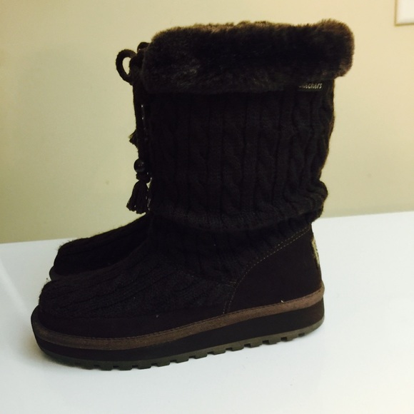 Brown Knit Ugg type boots by Skechers, size 7.