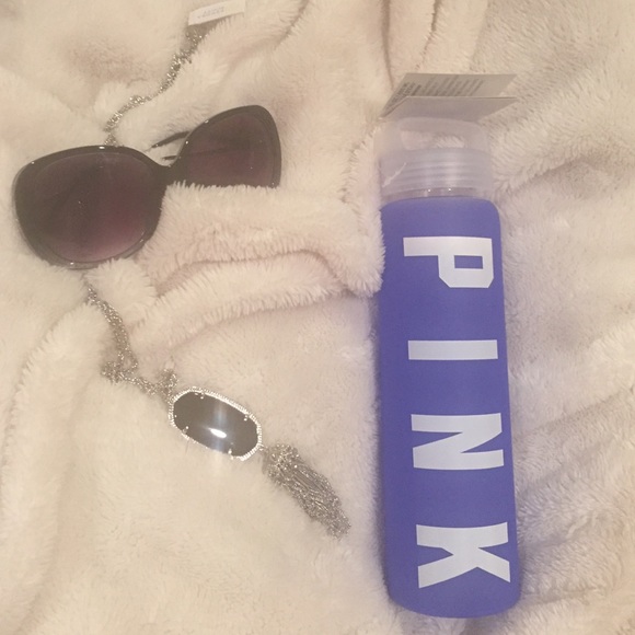 ❗️SALE❗️💥BNWT PINK Glass Collegiate Water Bottle
