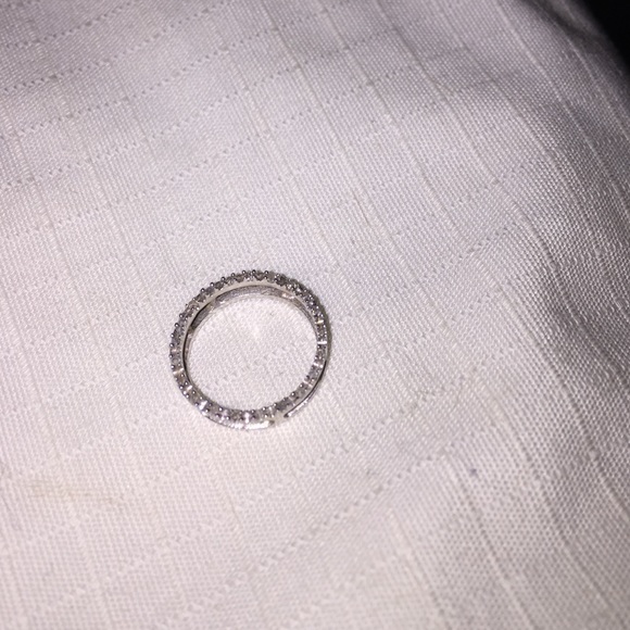 Diamond circle necklace set in white gold