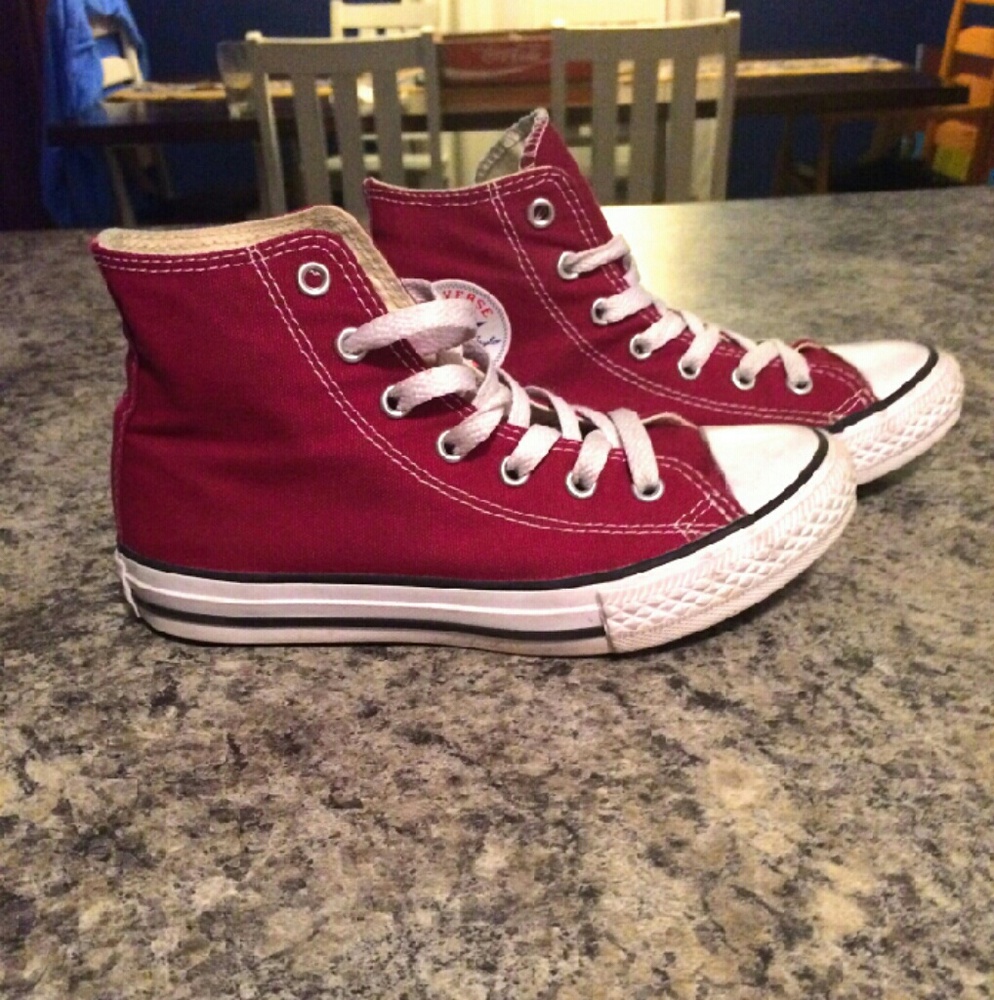 Maroon high top converse