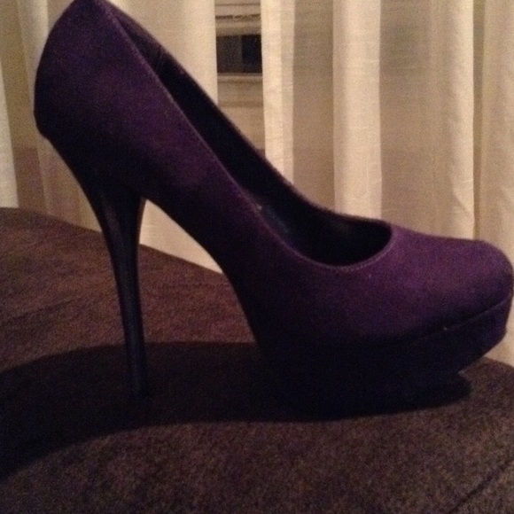 Size 6 purple heels - Picture 1 of 1