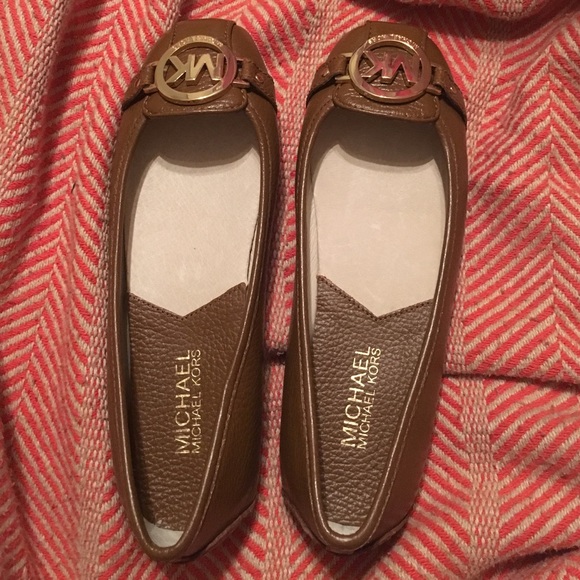 Size 5 never been work Michael Kors flats