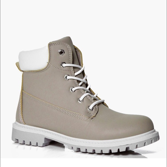 Brand new hiker boot, trendy and warm