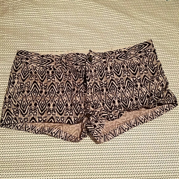 American Eagle Tribal Print Shorts. Size 8.