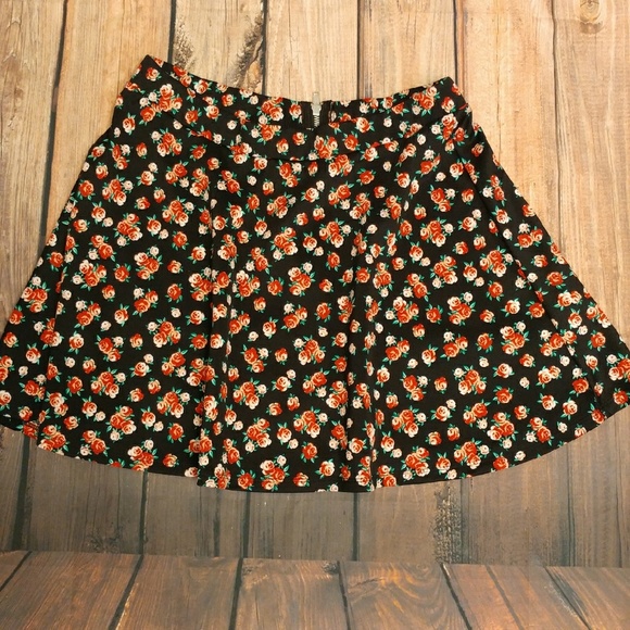 Dresses & Skirts - XL Floral skater skirt